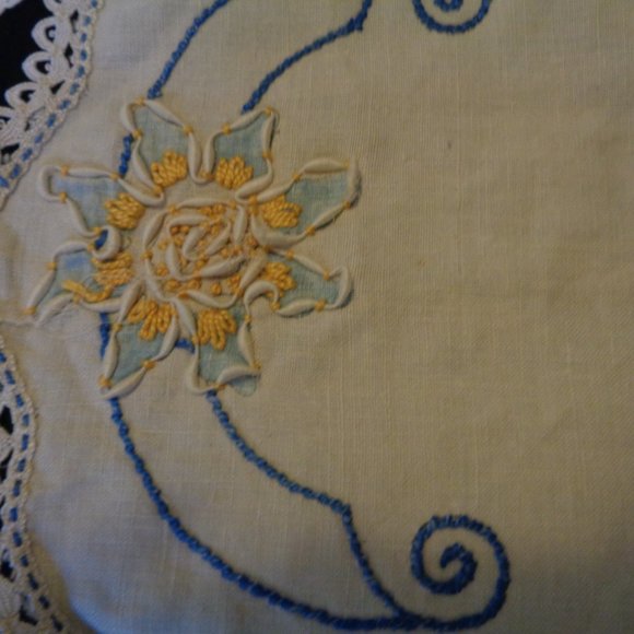 JUNK DRAWER VINTAGE DOILYS RUNNER PART OF LACE VEST LOT 5 ITEMS - Picture 4 of 10